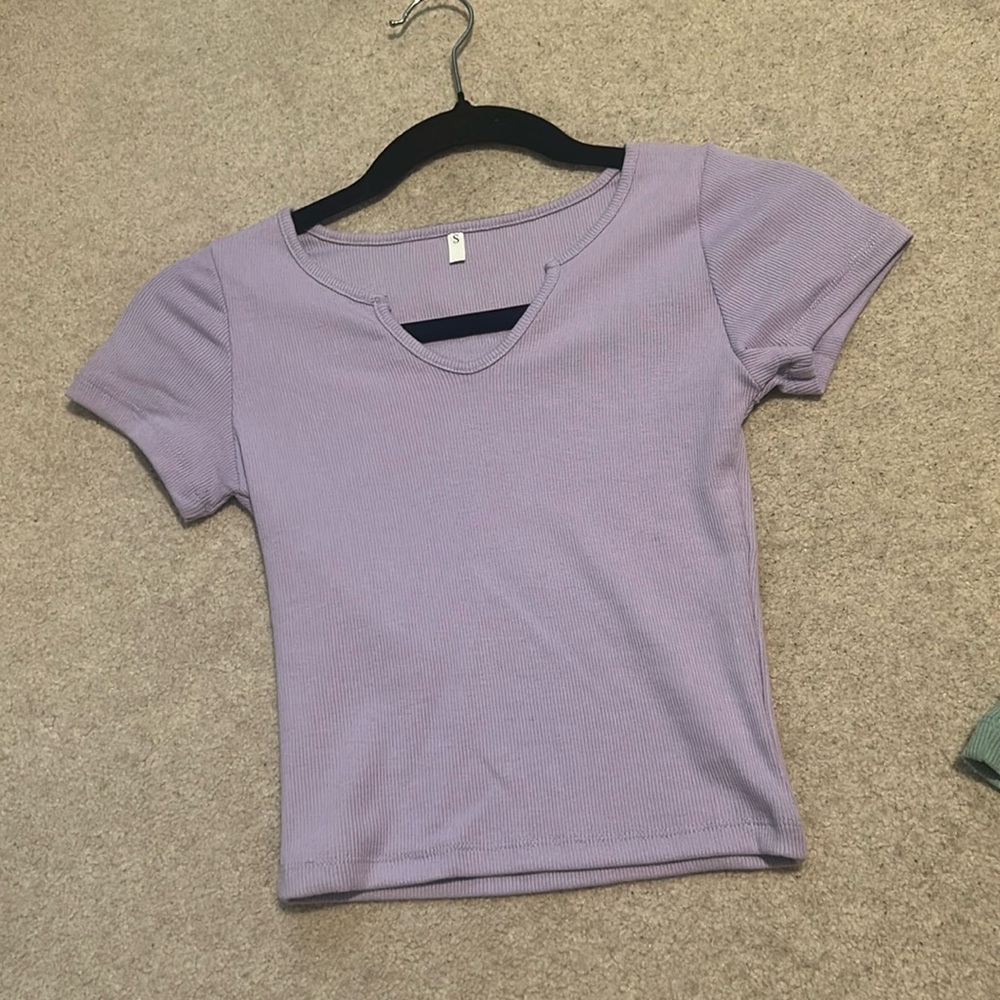 Notched neck fitted tee